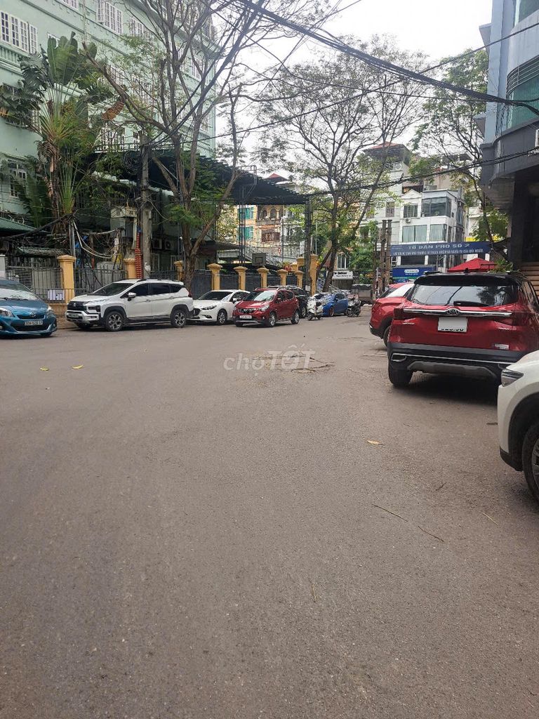 Nhà 5 tầng  ngõ 6 phố Trần Quốc Hoàn - cạnh trường Nguyễn Bỉnh Khiêm