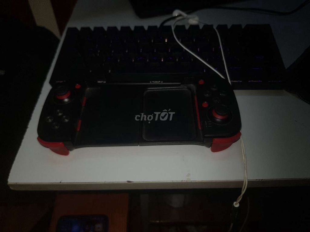 Tay cầm chơi game Đen Đỏ. Mua bán Thiết bị chơi game tại Quận Long Biên Hà Nội được đăng bởi Bảo Dương Gia hình 1