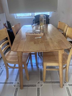 Chuyển nhà cần thanh lý bộ bàn ghế ăn mới mua. Mua bán Bàn ghế tại Quận Hải Châu Đà Nẵng được đăng bởi Vũ hùng