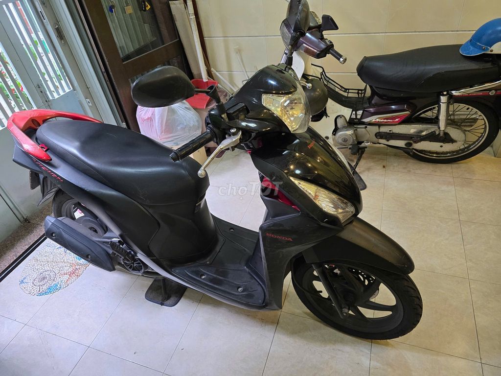 VISION ĐỎ ĐEN ZIN CÓ SMARTKEY SH và chìa secua. Mua bán Xe máy tại Quận 5 Tp Hồ Chí Minh được đăng bởi LỆ hình 2