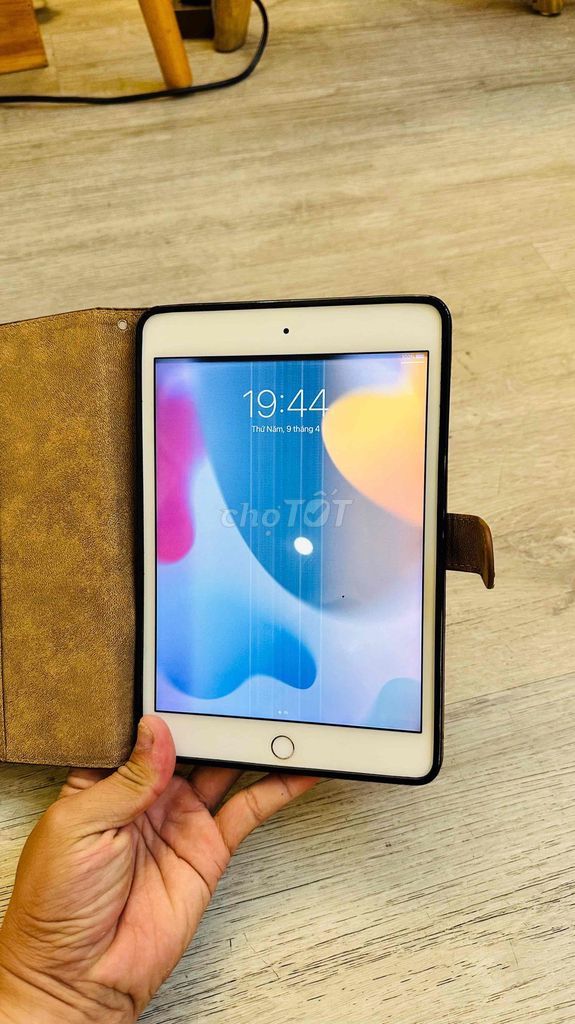 Apple iPad mini 4 128GB Trắng Hư màn hình. Mua bán Máy tính bảng tại Quận Ninh Kiều Cần Thơ được đăng bởi đồ điện tử cũ  hình 1