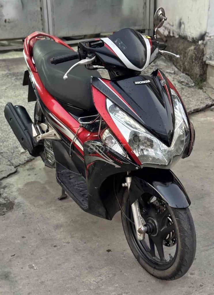 Honda Air Blade 2024 красно-черный