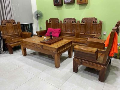 Cần bán bộ bàn ghế gỗ tự nhiên phòng khách rất đep. Mua bán Bàn ghế tại Quận 12 Tp Hồ Chí Minh được đăng bởi Mr.Lê