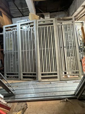 Cửa cổng cửa 4 cánh cửa sắt kẽm đẹp xinh. Mua bán Nội thất, đồ gia dụng khác tại Quận Gò Vấp Tp Hồ Chí Minh được đăng bởi Đồ Cũ Đại Nam