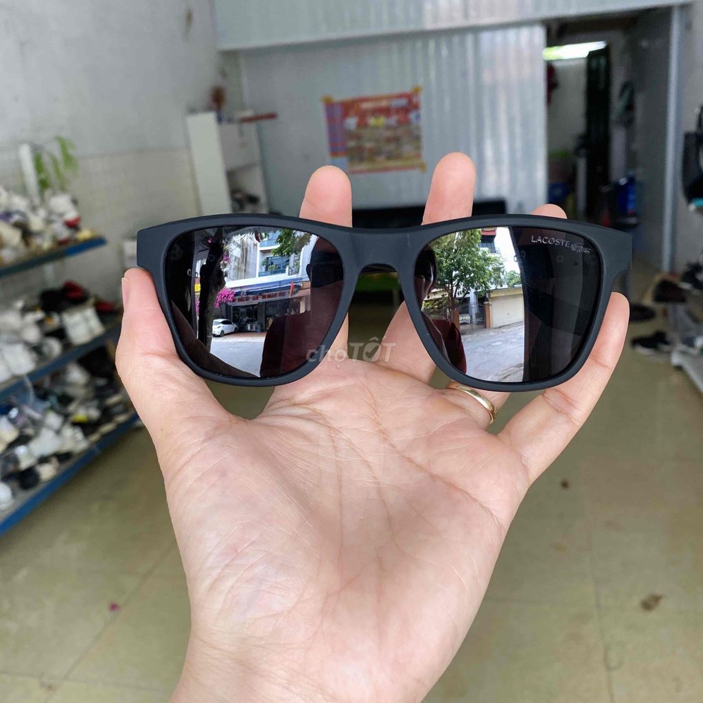 Kính râm Lacoste Đen. Mua bán Phụ kiện thời trang khác tại Thành phố Chí Linh Hải Dương được đăng bởi Quỳnh Nga 2hand hình 1