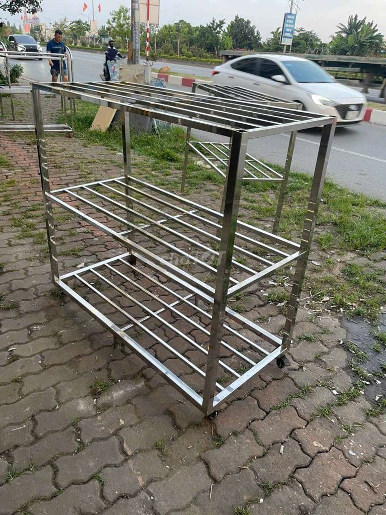 Kệ bếp Inox màu . Mua bán Tủ, kệ gia đình tại Quận Hải An Hải Phòng được đăng bởi Trí Dũng Nguyễn hình 1