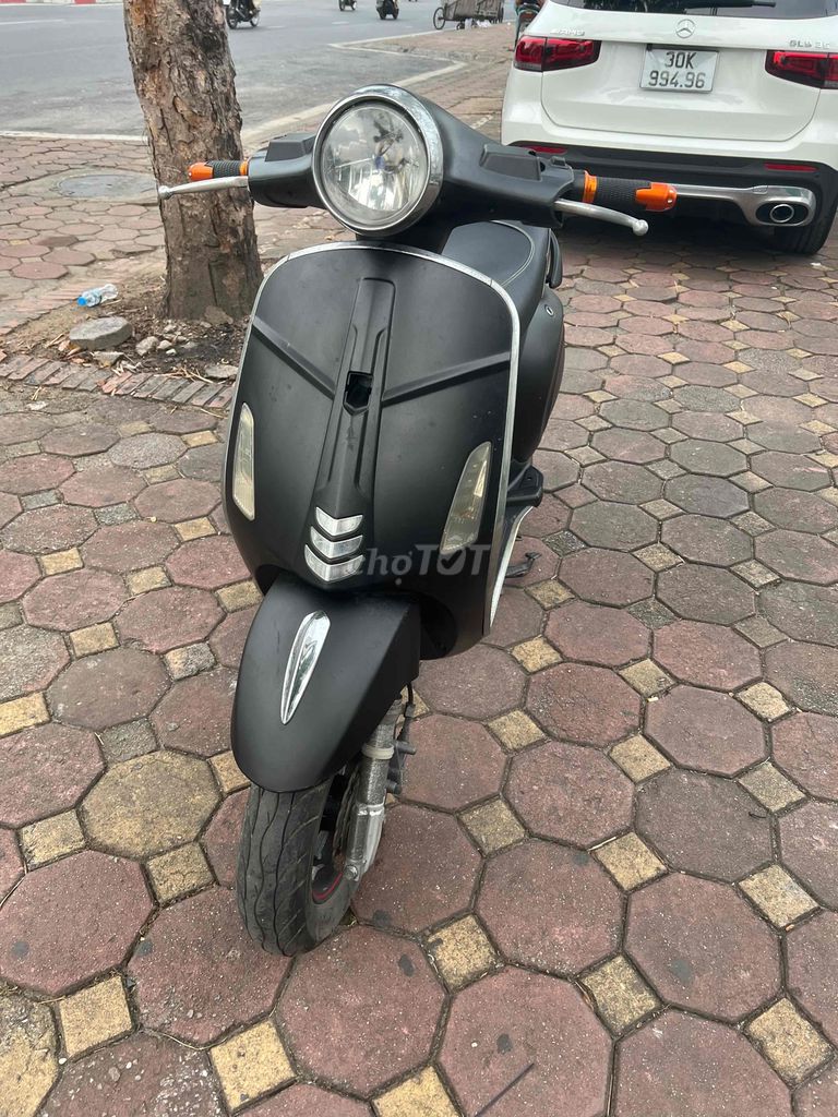Vespa suzika đen bình mới. Mua bán Xe điện tại Quận Cầu Giấy Hà Nội được đăng bởi Xe Điện Kim Ngân hình 3