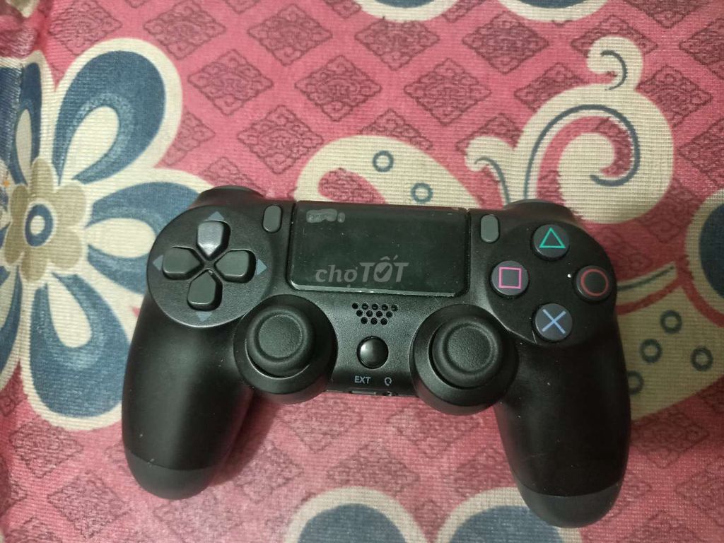 Tay cầm chơi game Sony DualShock 4 Đen Không dây. Mua bán Thiết bị chơi game tại Thị xã Tân Uyên Bình Dương được đăng bởi Tuấn Đạt  hình 1
