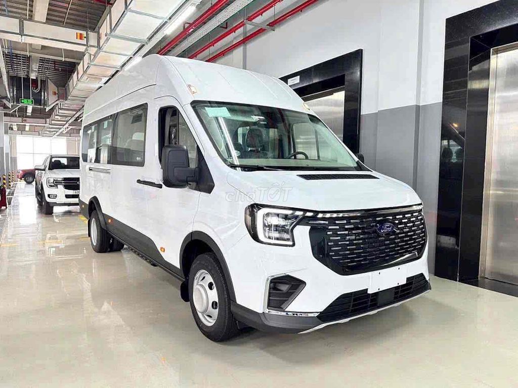 Transit Premium 18 chỗ màu Trắng xe sẵn giao ngay. Mua bán Ô tô tại Huyện Châu Thành Tiền Giang được đăng bởi Khiêm Ford Phú Mỹ hình 4