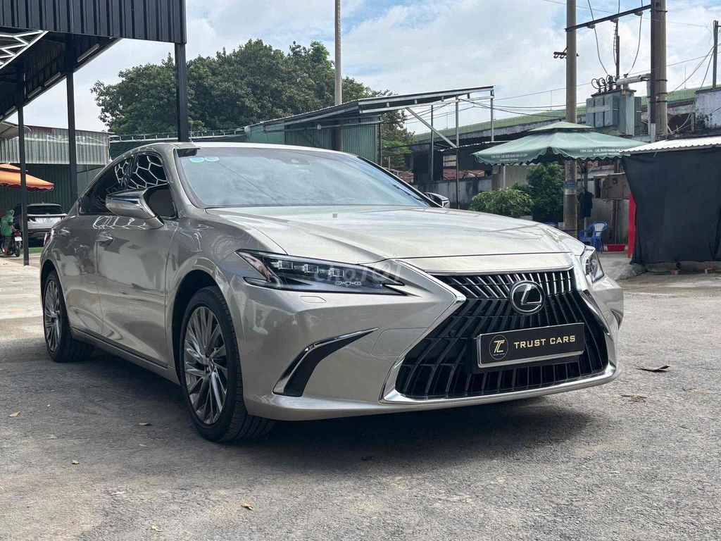 Lexus ES250 - 28000 km. Mua bán Ô tô tại Quận 8 Tp Hồ Chí Minh được đăng bởi Cửa hàng ô tô cũ TRUST CARS hình 2