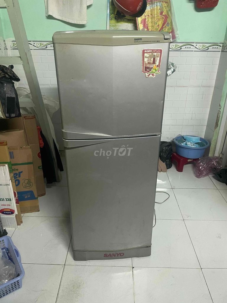 Bán giùm chị gần nhà tủ Sanyo 130l như hình