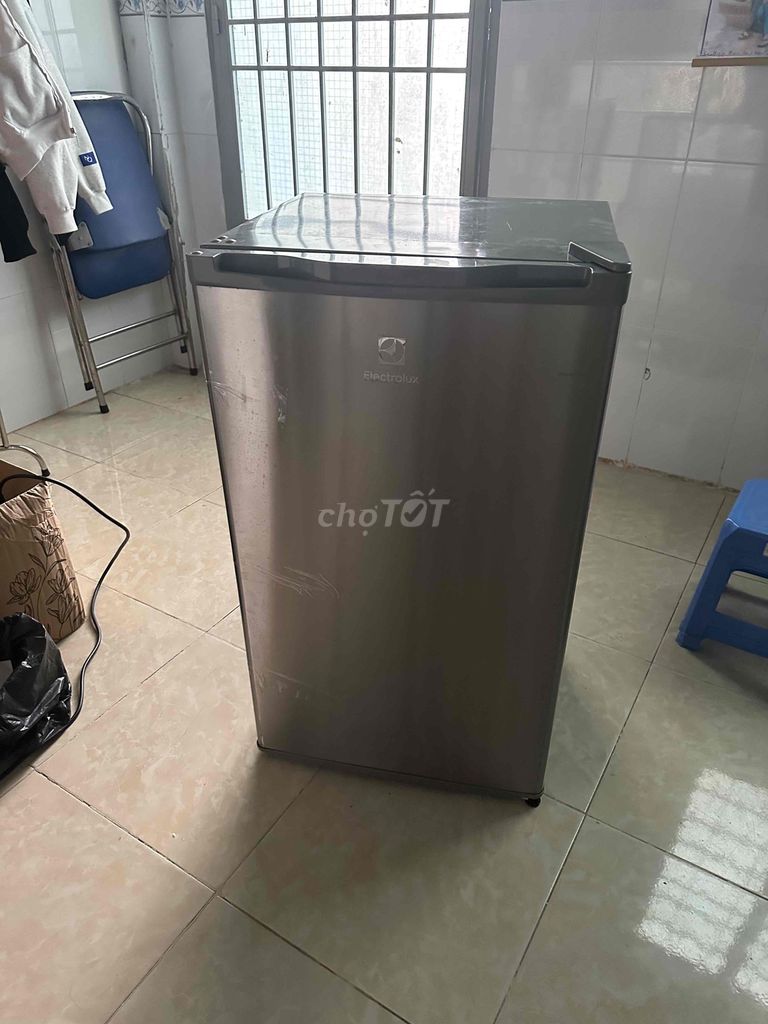 Tủ lạnh Electrolux EUM0900SA 85L. Mua bán Tủ lạnh tại Quận 7 Tp Hồ Chí Minh được đăng bởi Trường Thịnh Nguyễn hình 1