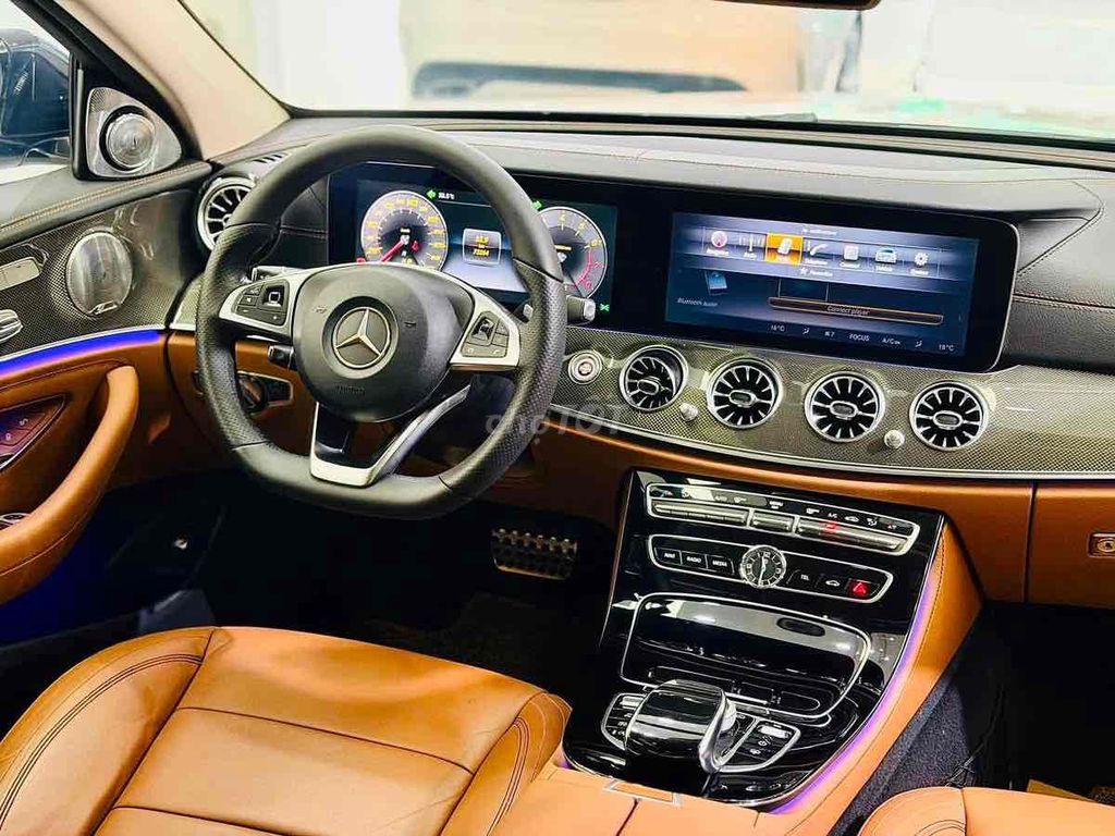 Мерседес E300 AMG W213 модель 2017 года белый 1 владелец