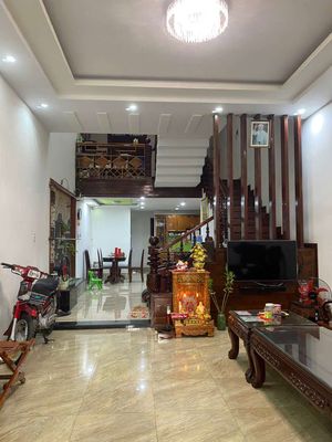 Nhà 3 tầng đẹp full nội thất đường Hoàng Thúc Trâm, Hoà Cường. Mua bán nhà ở tại Quận Hải Châu Đà Nẵng được đăng bởi Hoàng Lĩnh