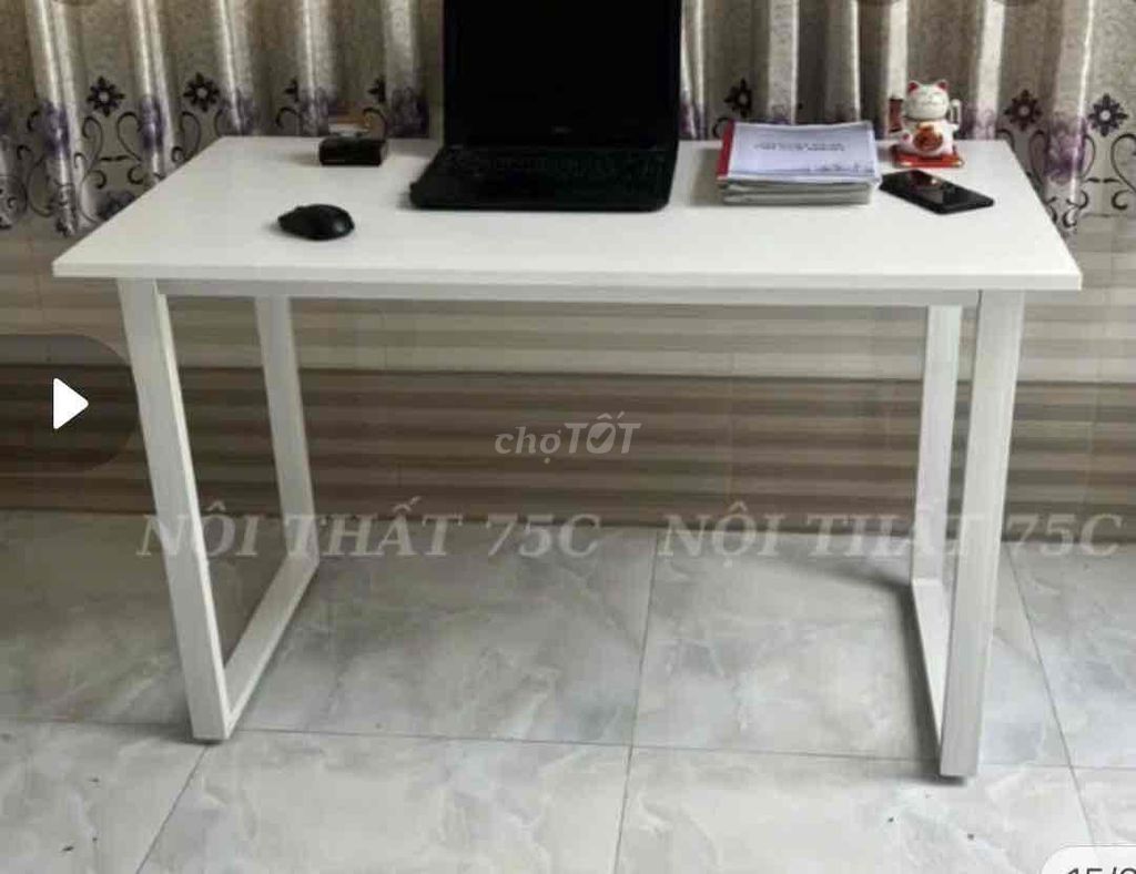 Bàn làm việc gỗ trắng ít sử dụng. Mua bán Bàn ghế tại Quận Ngũ Hành Sơn Đà Nẵng được đăng bởi Trần Uyên hình 1