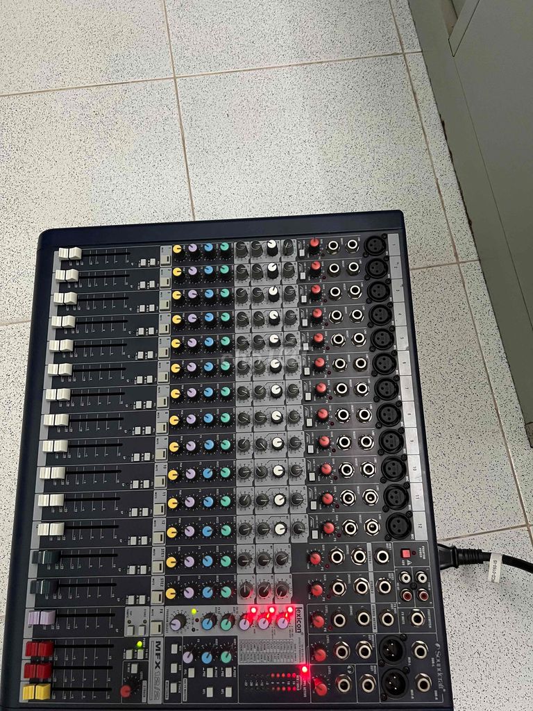 bán mixỉe soundcraft MFX 2/12