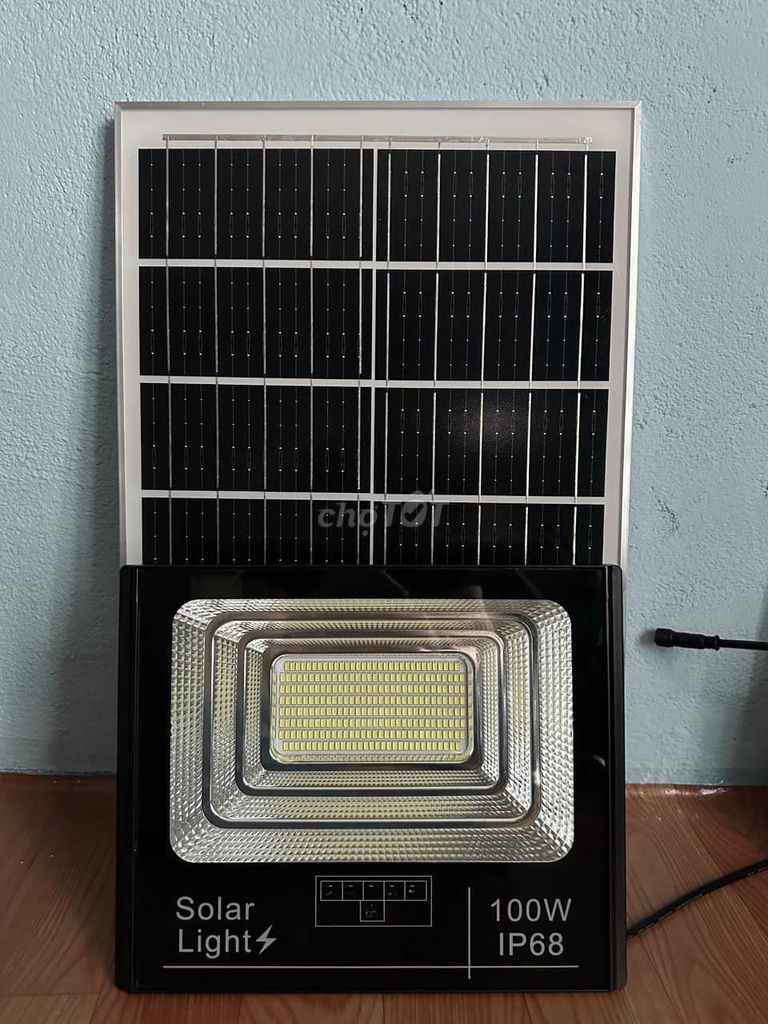 Đèn Pha Năng Lượng Mặt Trời TC Solar Light 100W