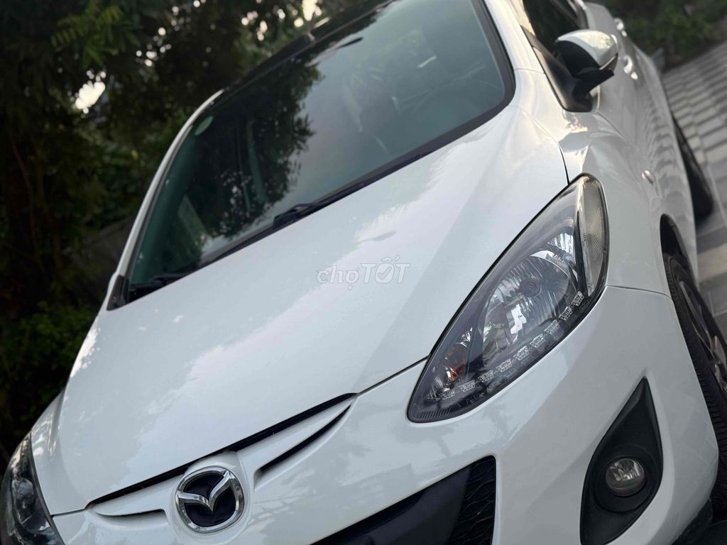 Mazda 2S 2013 белый хэтчбек