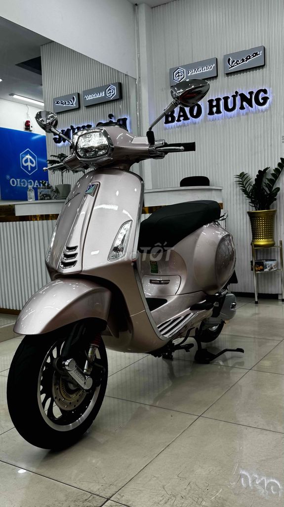 Vespa Sprint Hồng Porsche Mới như xe hãng 4300km. Mua bán Xe máy tại Quận Phú Nhuận Tp Hồ Chí Minh được đăng bởi VESPA  PIAGGIO BẢO HƯNG Vespa cũ trả góp  hình 11