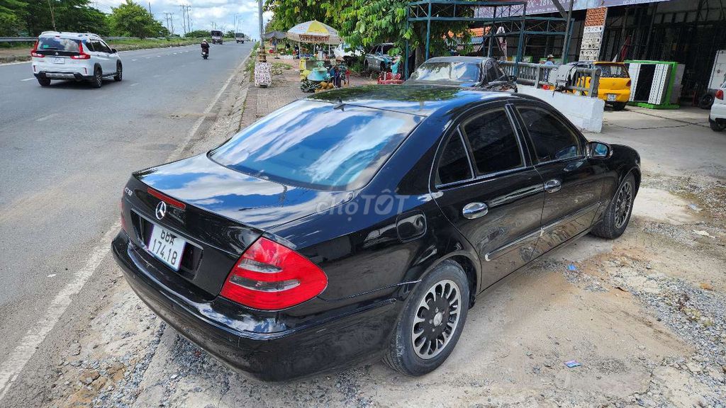 Mercedes-Benz E-Class 2004 photo 3