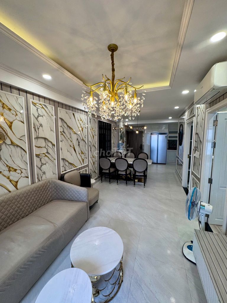 Срочная аренда Saigon South, 2 спальни, 2 санузла, 75м², премиум-мебель