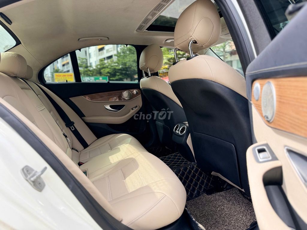Bán Mercedes Benz C250 AMG Màu Trắng Nội Thất Kem. Mua bán Ô tô tại Quận Gò Vấp Tp Hồ Chí Minh được đăng bởi Mss Ngọc hình 5