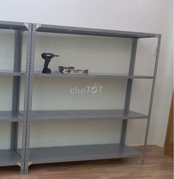 Kệ sắt V4. Cao 1.5m, có 4 tầng mâm tôn 40x120. Mua bán Tủ, kệ gia đình tại Quận Bình Tân Tp Hồ Chí Minh được đăng bởi Kệ Thép V Lỗ Đa Năng hình 1
