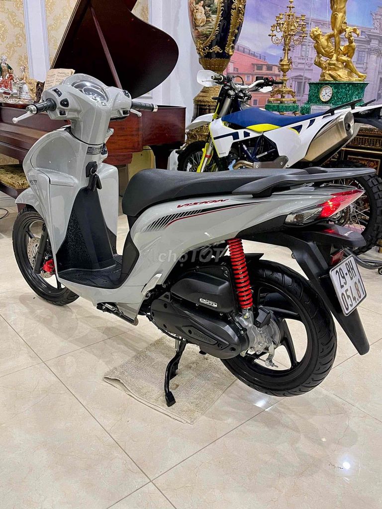 XE MÁY 68 - Honda Vision 2024 Xi Măng Lướt. Mua bán Xe máy tại Quận Hai Bà Trưng Hà Nội được đăng bởi Đức Anh hình 4