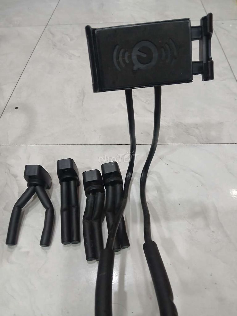 Giá đỡ điện thoại Nhựa Đen. Mua bán Phụ kiện (Màn hình, Chuột...) tại Quận Tân Bình Tp Hồ Chí Minh được đăng bởi Đồ cũ giá rẻ hình 1