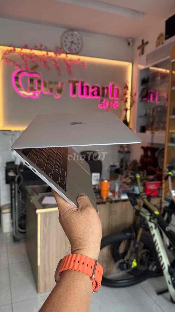 Apple MacBook Pro 2019 8GB/256GB Bạc. Mua bán Laptop tại Quận Phú Nhuận Tp Hồ Chí Minh được đăng bởi Trần Ngọc Duy hình 1
