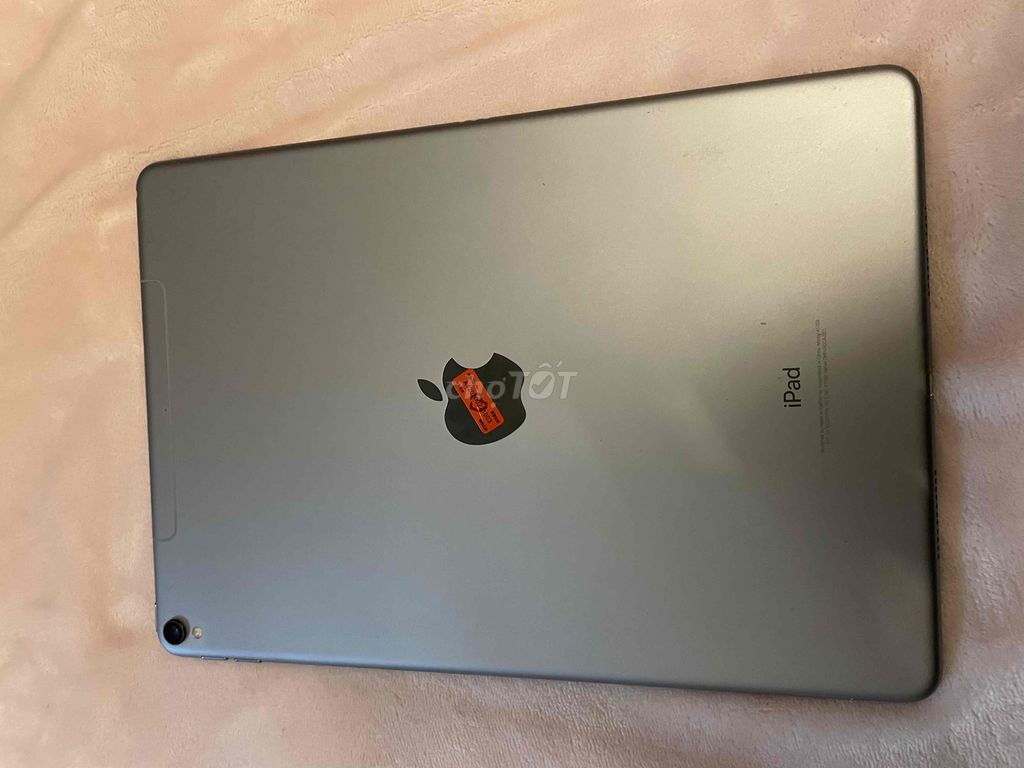 thanh lý ipad pro 10.5 wifi + 4G, kèm bút pen 1