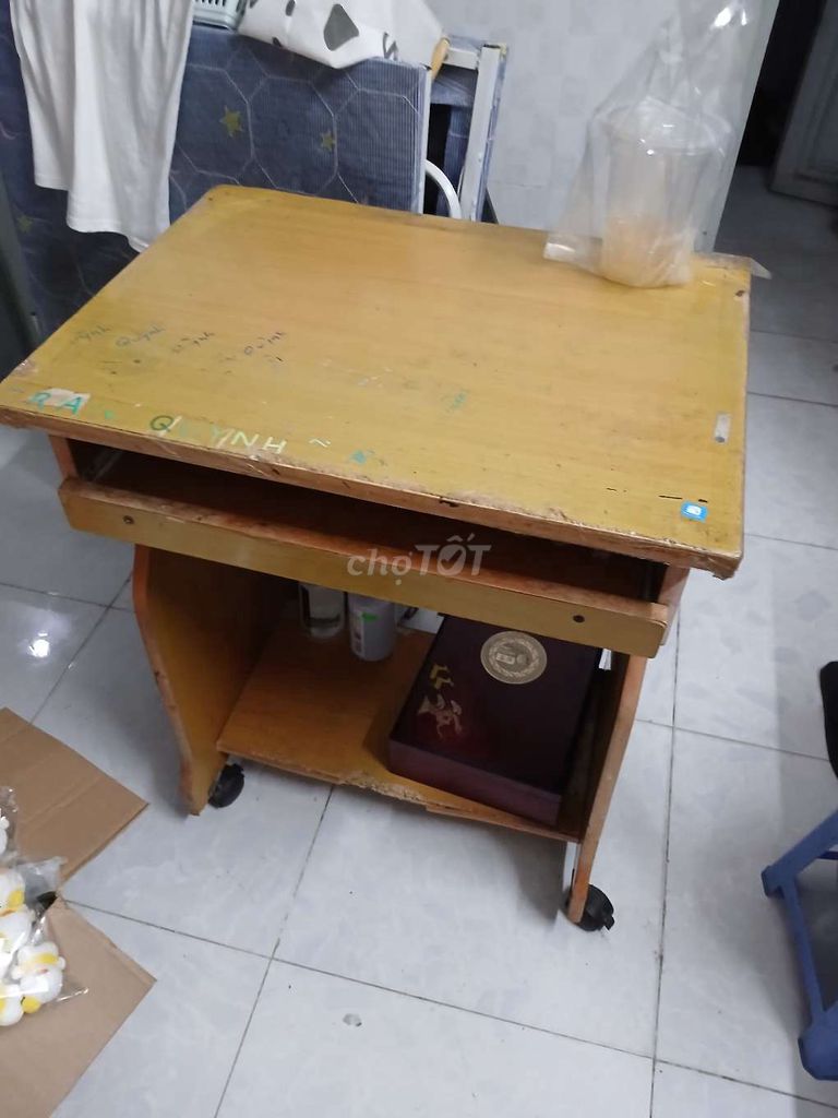 Bàn học Gỗ Vàng 75cm. Mua bán Bàn ghế tại Quận Gò Vấp Tp Hồ Chí Minh được đăng bởi Trần Quỳnh hình 1