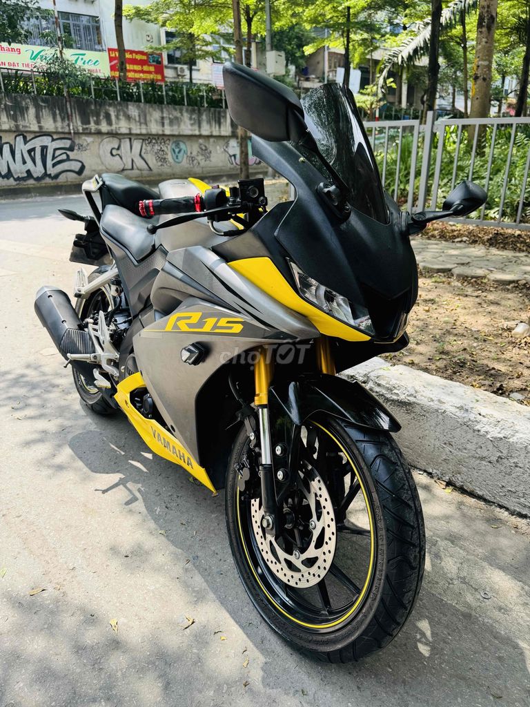 Yamaha R15 V3 vàng xám special biển 29 moto lướt