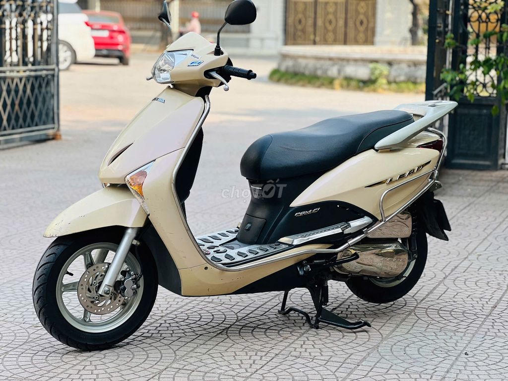 HONDA LEAD 110 FI VÀNG KEM 2015 NỮ ĐI BIỂN HN 29. Mua bán Xe máy tại Quận Nam Từ Liêm Hà Nội được đăng bởi TÙNG LÂM hình 6