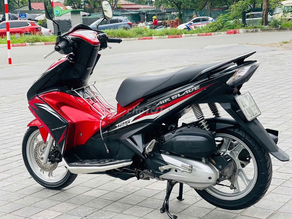 HONDA AIR BLADE 125 ĐỎ ĐEN BIỂN 29. Mua bán Xe máy tại Quận Nam Từ Liêm Hà Nội được đăng bởi TÙNG LÂM hình 4