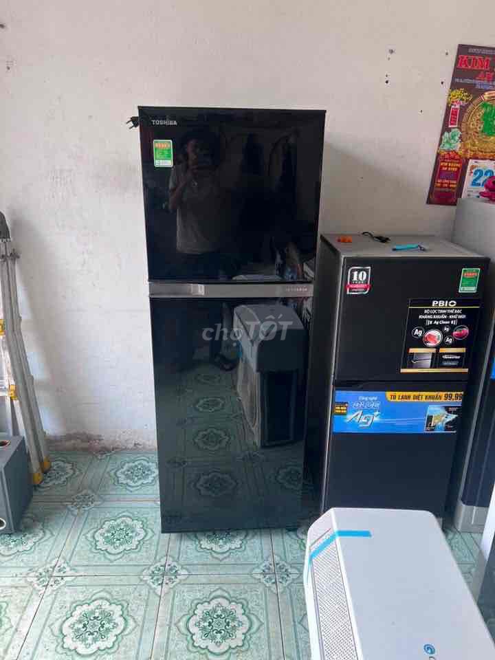 Tủ lạnh Toshiba 233 lít Đen. Mua bán Tủ lạnh tại Thành phố Dĩ An Bình Dương được đăng bởi Nguyen Luan hình 1