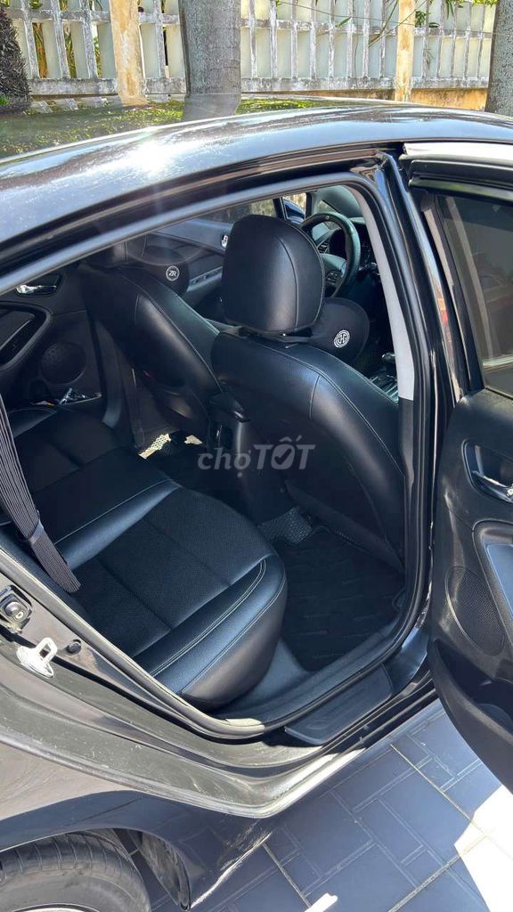 Kia K3 2.0 Бензиновый вьетнамский черный