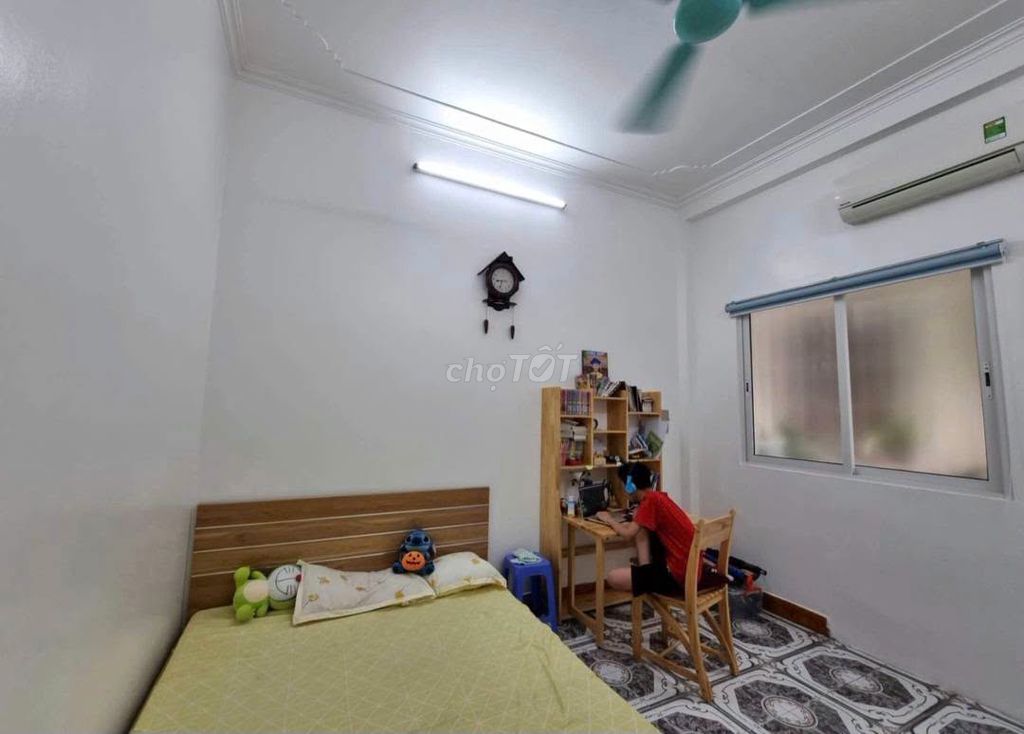 Дом в переулке Ву Тонг Фан, Тхань Суан, 34 кв.м, 4 этажа, 5 спален