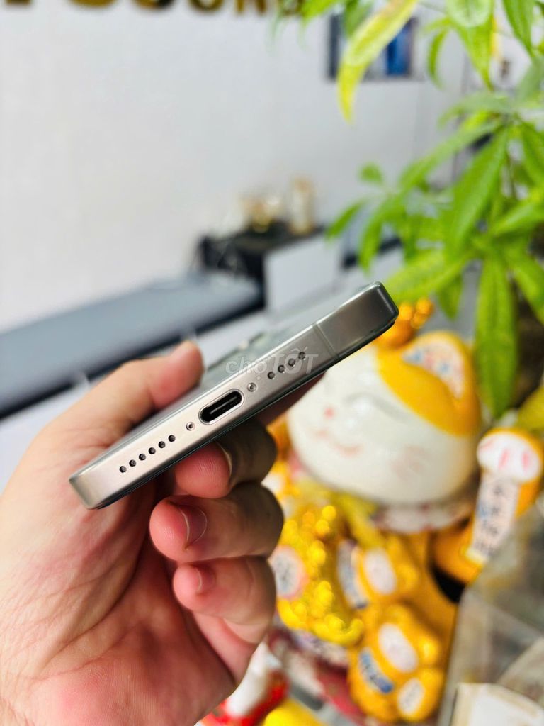 iPhone 15 Pro Max 256GB TiTan Zin Màn ĐK Vỏ Keng. Mua bán Điện thoại tại Huyện Thuỷ Nguyên Hải Phòng được đăng bởi Cửa hàng Minh Cương Mobile Ngã 3 VSIP Thủy Nguyên  Hải Phòng  hình 1