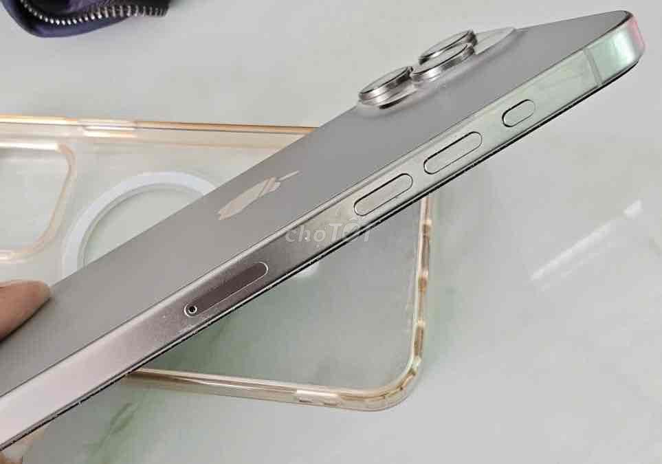 iPhone 15 Pro Max 256GB màu Trắng TiTan. Mua bán Điện thoại tại Huyện Vũng Liêm Vĩnh Long được đăng bởi Thiện An hình 1