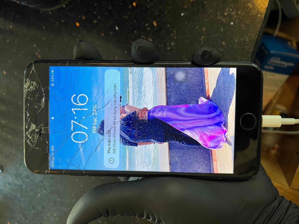 iphone 7pl 32G nứt kính, hư cam sau, còn lại full