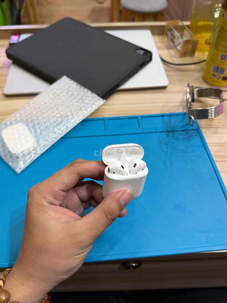 Tai nghe Apple Airpods 2 Trắng. Mua bán Tivi, Âm thanh tại Quận Gò Vấp Tp Hồ Chí Minh được đăng bởi Võ Chí Bảo hình 1