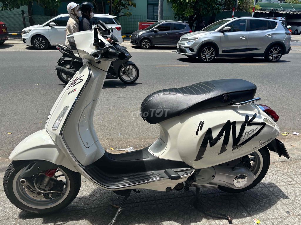 Vespa sprint trắng đen chính chủ. Mua bán Xe máy tại Quận Thanh Khê Đà Nẵng được đăng bởi Uyen hình 2