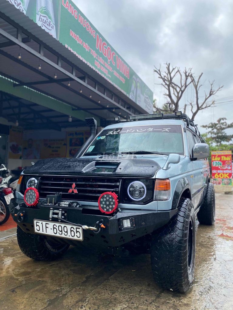 Mitsubishi Pajero Sport 1993 - 100000 km