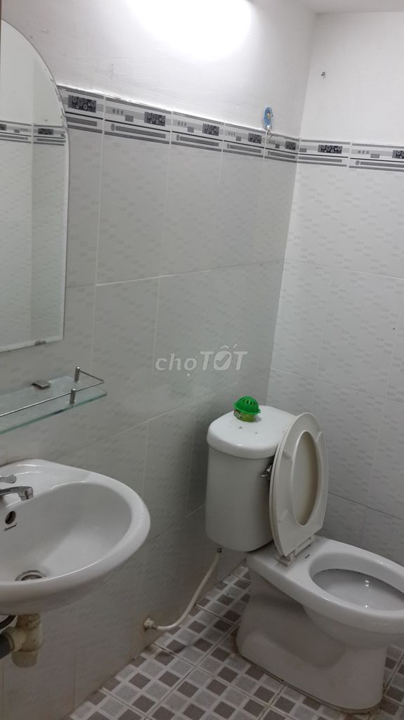 Фасадный дом шириной 6 м х 14 м, 3 этажа, 11 комнат, 40 т.р. в аренду CMT8 Q10