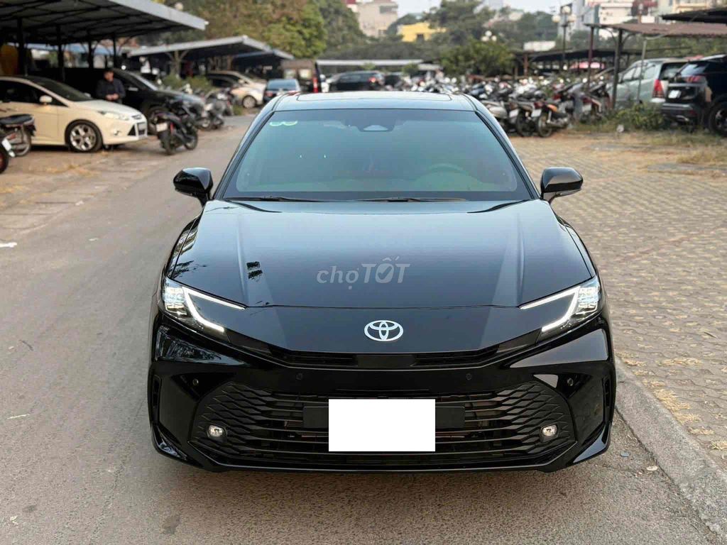 Toyota Camry 2.0Q model 2025 siêu lướt như mới