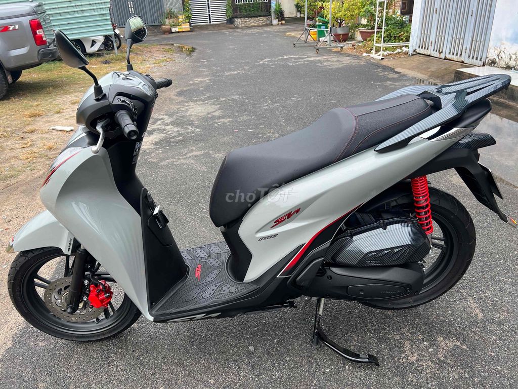 Honda SH 125 2025 особая версия серый цемент