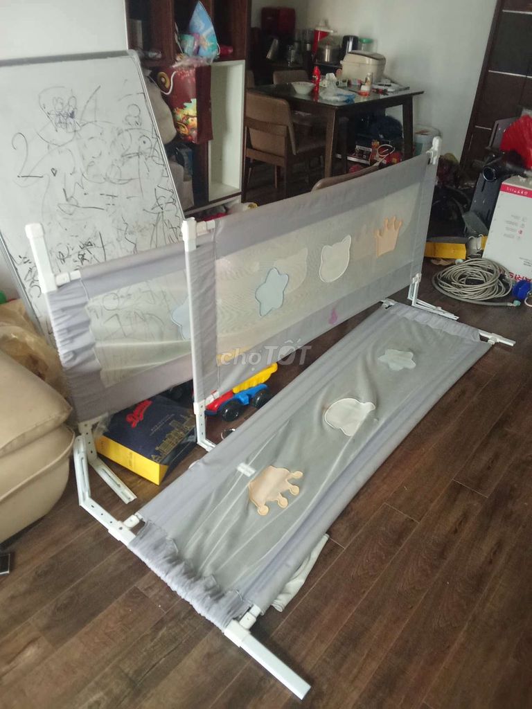 Thanh chắn giường 2x1.6m. Mua bán Giường, chăn ga gối nệm tại Quận Thanh Xuân Hà Nội được đăng bởi Pham Maianh hình 1