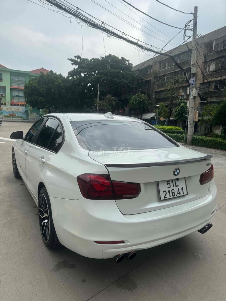 BMW 3 Series 2013 белый с большим количеством тюнинга