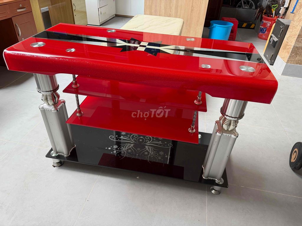 Kệ tivi Kính Kim loại Đỏ Hiện đại. Mua bán Tủ, kệ gia đình tại Quận Gò Vấp Tp Hồ Chí Minh được đăng bởi Danh hình 1